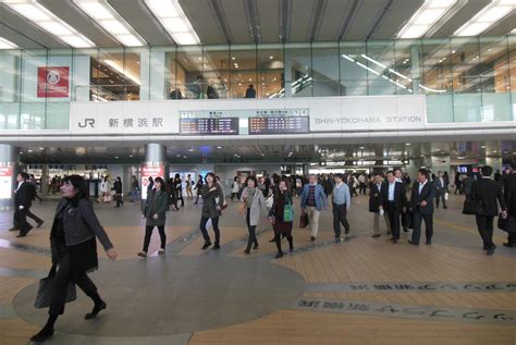 新横浜駅 時間つぶし 一人 〜駅の中の小さな冒険〜