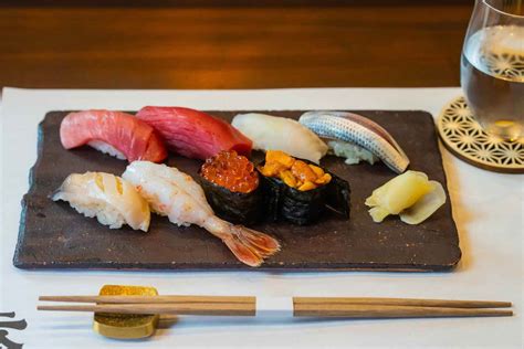 すすきの 海鮮丼 - 海の幸と都市の喧騒が交錯する瞬間